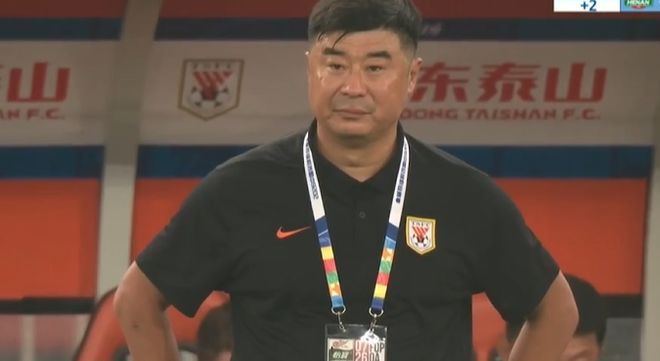 街上越来越多女性不穿胸罩，高跟鞋几乎绝迹：这是身体的解放！