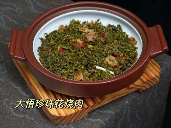 25岁男子与42岁已婚女子发展为情人,得知女方在丈夫处住宿后,要求其分居被拒,强行拖拽她跳下超13米高大桥致其受伤;被判11年3个月