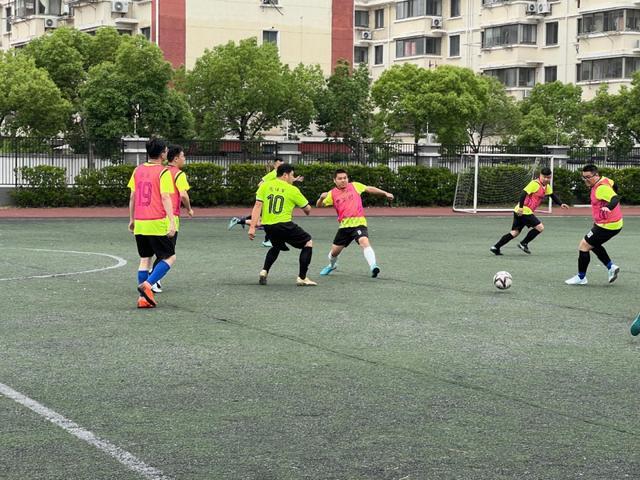 德拉富恩特：让加维踢边路是想让他内切，给边后卫插上留空间