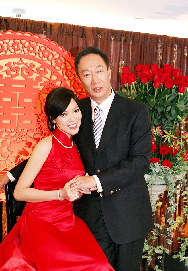 群众举报有人冒充村干部在电商平台带货,四川成都发布情况通报,有MCN机构批量造“村长”,起底涉事公司