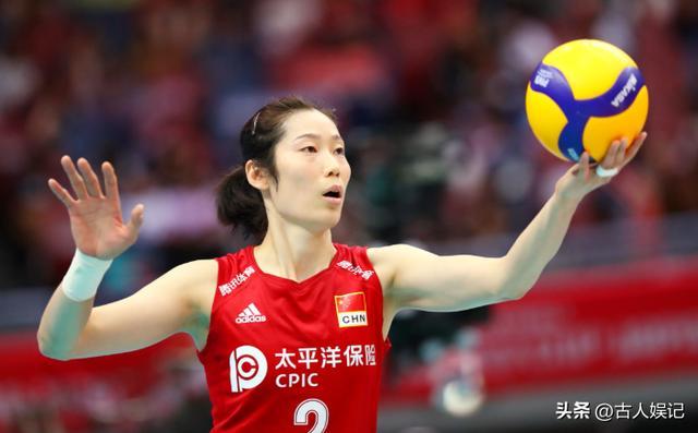 澎湃：许基仁和邵佳一亲临现场观看U17国足战阿森纳U17