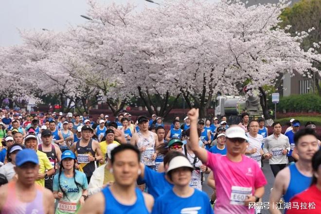 直接省下 1 亿!巴萨新援梅开二度封神,弗里克挖到宝藏神锋