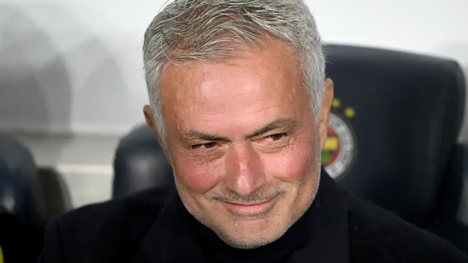 足球圈地震!多国足协联合炮轰国际足联最近足球圈闹出一件大事,说出来你可能不信——国际足联被它的“下属们”集体开炮了