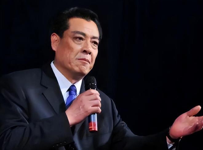 不惧巫师!32岁凯恩狮子甩头:本届第3球 世界杯11球加冕队史射手王