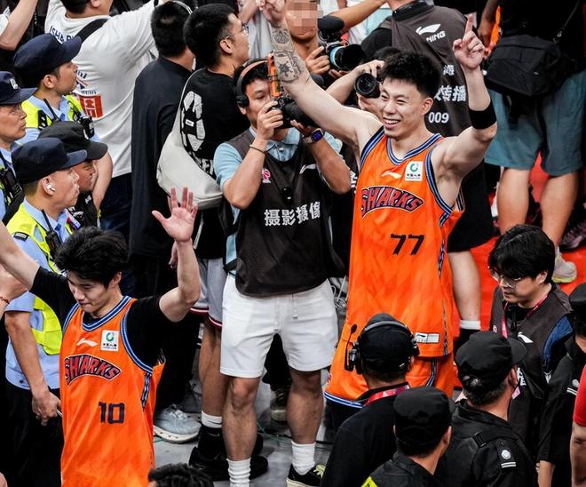 长鑫员工薪酬爆料：上海的技术岗，月基本工资税前57000，年终奖按4个月基本工资算，光这两项，全年总包就差不多百万了。存储龙头是真给钱