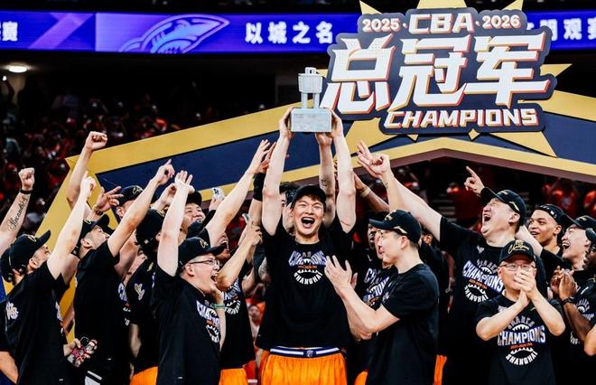 夸梅·布朗:NBA薪水一分没动,全靠阿迪150万代言费生活