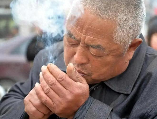 梅西大于C罗！德国名宿毫不留情，葡萄牙没他更强，球迷争议不断