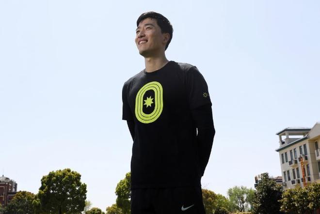 同曦不愧是网红大队！签说唱歌手J Cole，已跟队训练，历史第一档