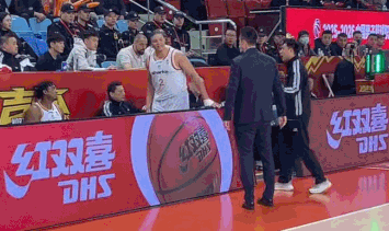 中国女排3比0战胜塞尔维亚女排，取得世联赛两连胜