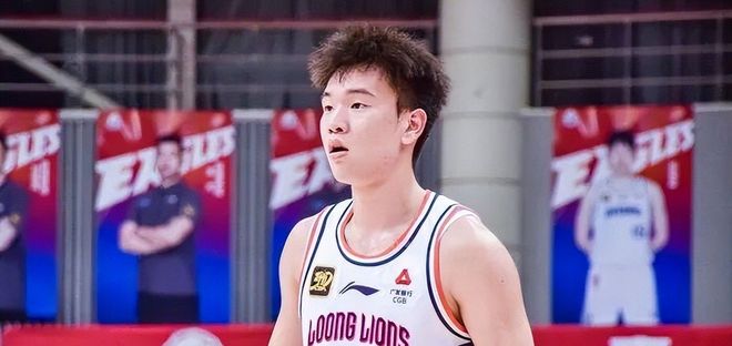 媒体人:小赫迪拉被推荐到中超某豪门,最近会进一步接触