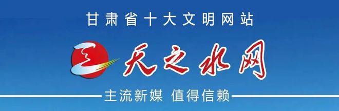 45岁金·卡戴珊扮成13岁女儿,网友:母女俩像双胞胎