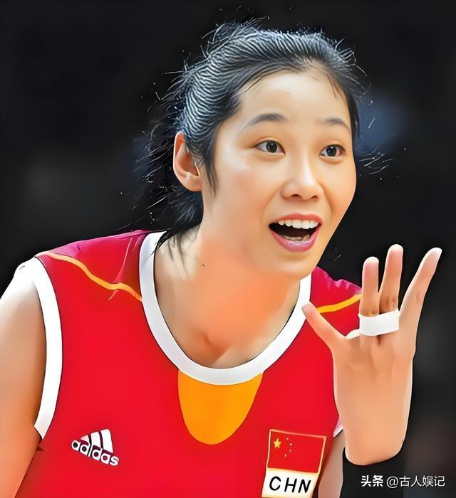 澎湃：许基仁和邵佳一亲临现场观看U17国足战阿森纳U17