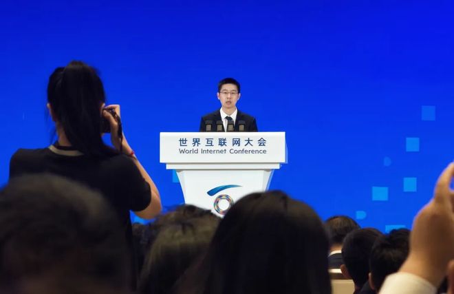 《百年孤独》：不要对自己的孩子过分操心，你的忧虑什么都改变不了，人人皆有自身的因果，每个人要在因果里流转