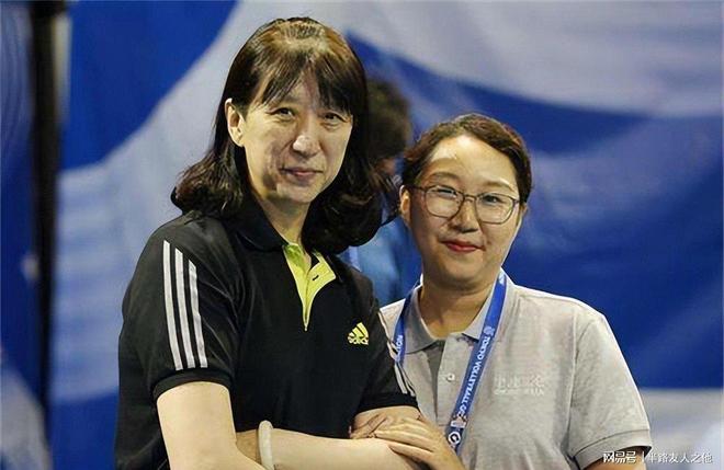 妈呀！上去就是一拳！暴揍老队友！叫你小号吐槽我！