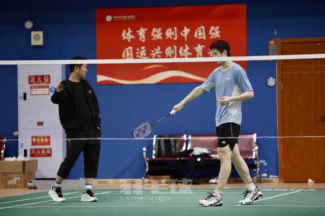为什么十几支球队哄抢41岁的詹姆斯,湖人却不着急续约?